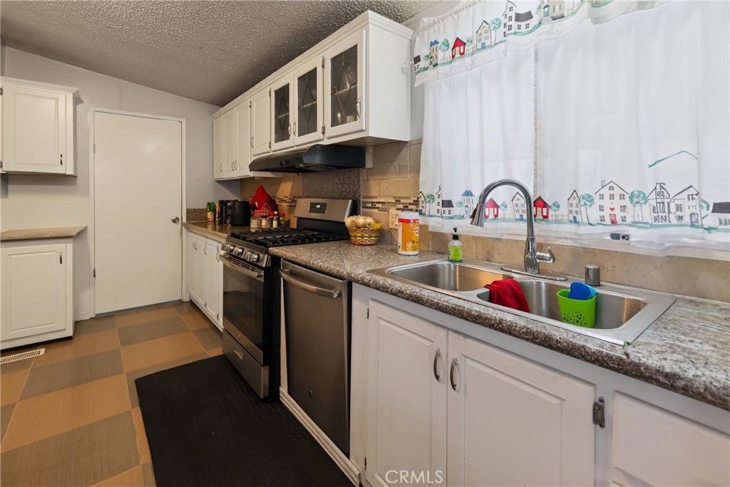 11301 Euclid Street 22 Property Photo 23