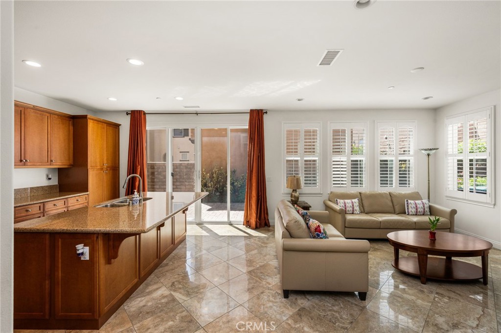 2748 E Coalinga Property Photo 4