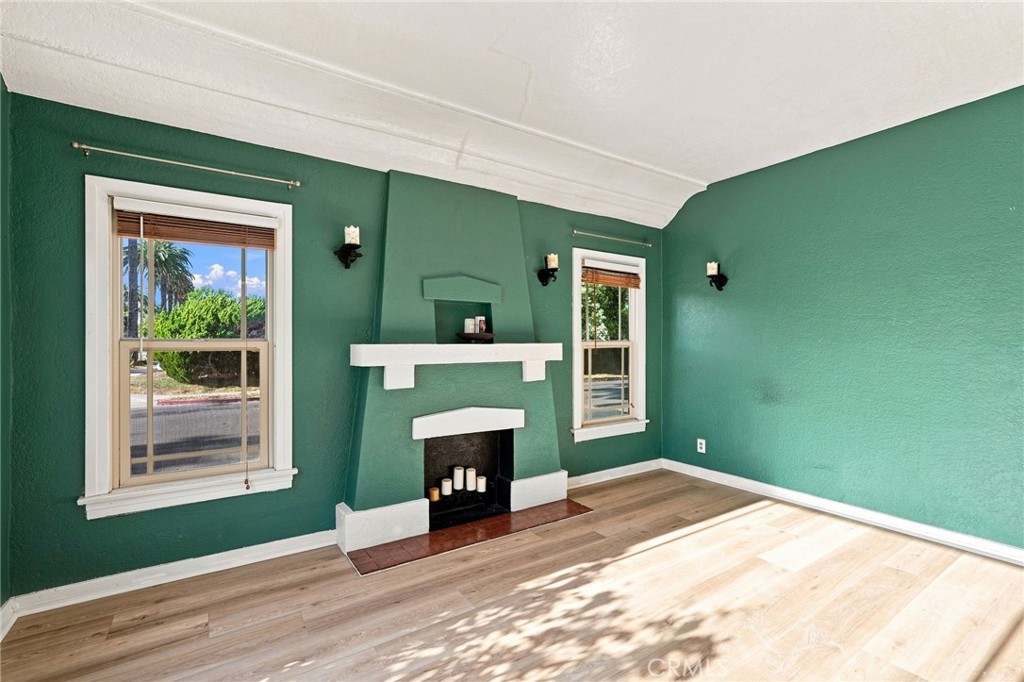 2390 Oregon Property Photo 6