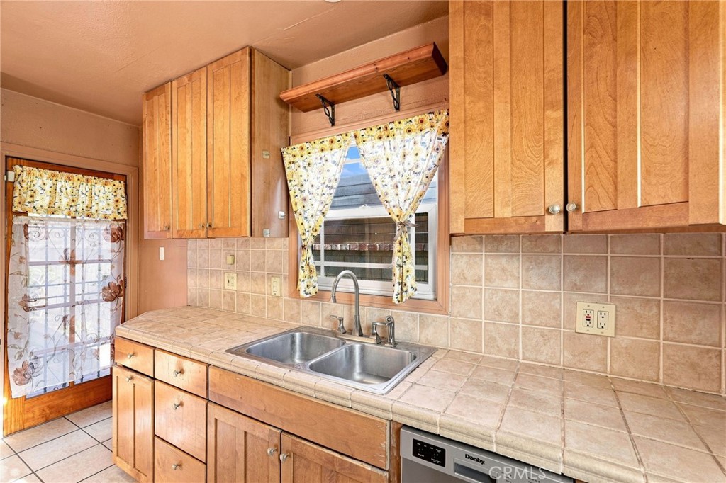 2390 Oregon Property Photo 14
