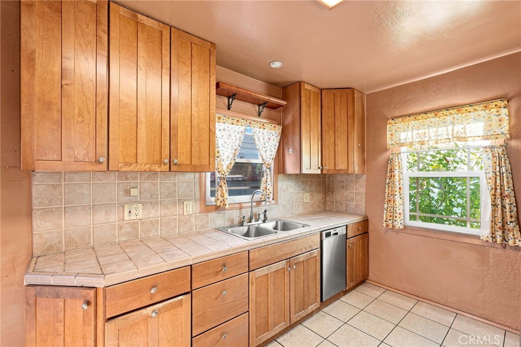 2390 Oregon Property Photo 16