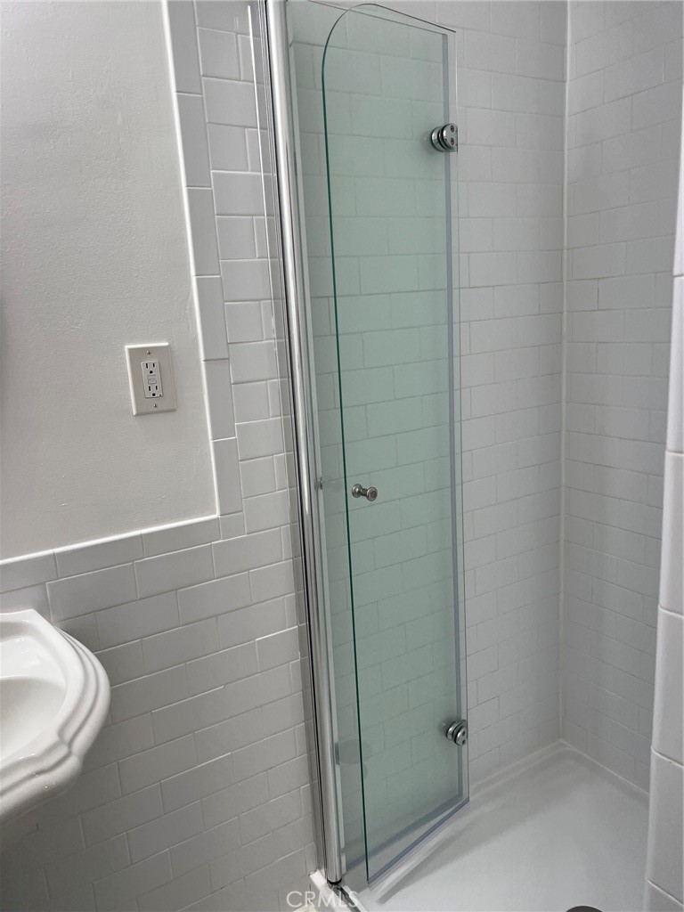 2225 E 2nd 5 Property Photo 11