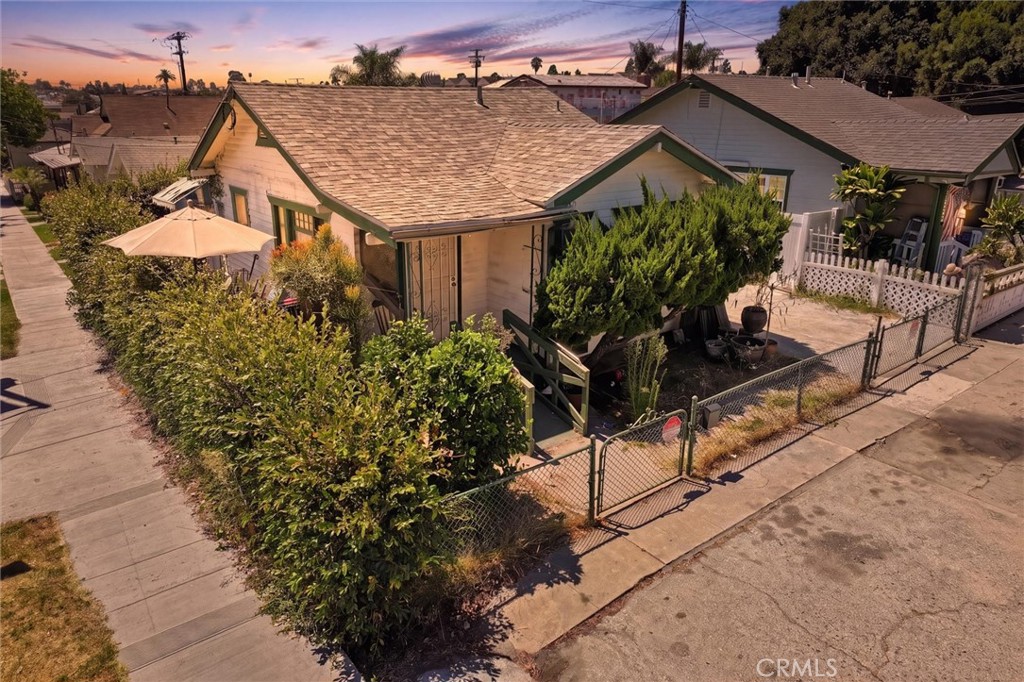 1335 Termino Avenue Property Photo 1