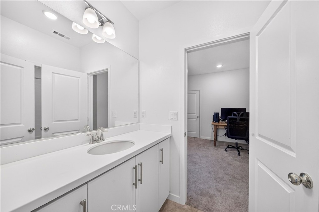 306 Vista Drive 103 Property Photo 14