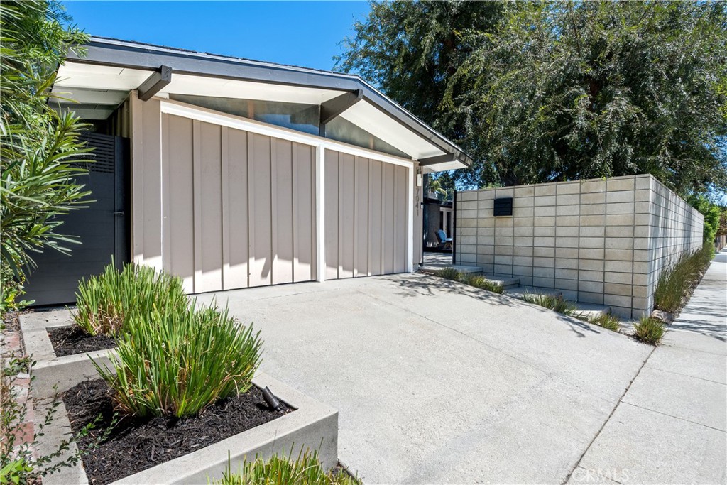 7041 E Spring Property Photo 2