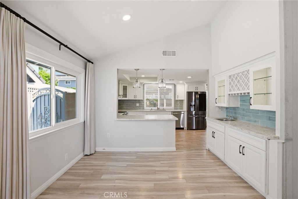 1618 Salmon Property Photo 6