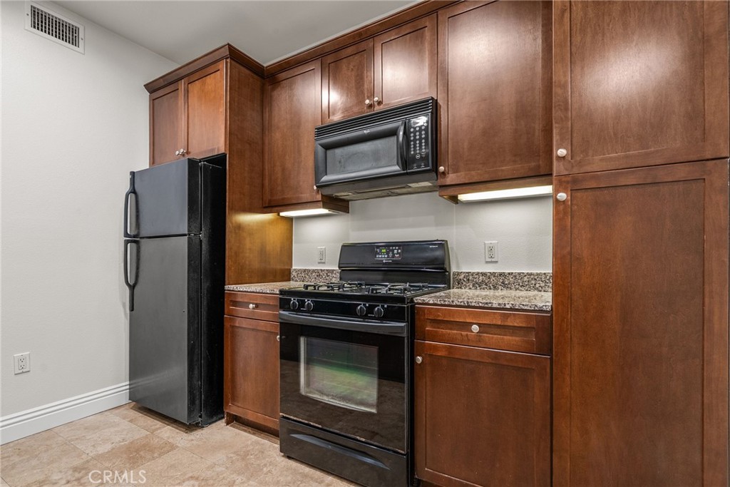 2108 Scholarship Property Photo 27