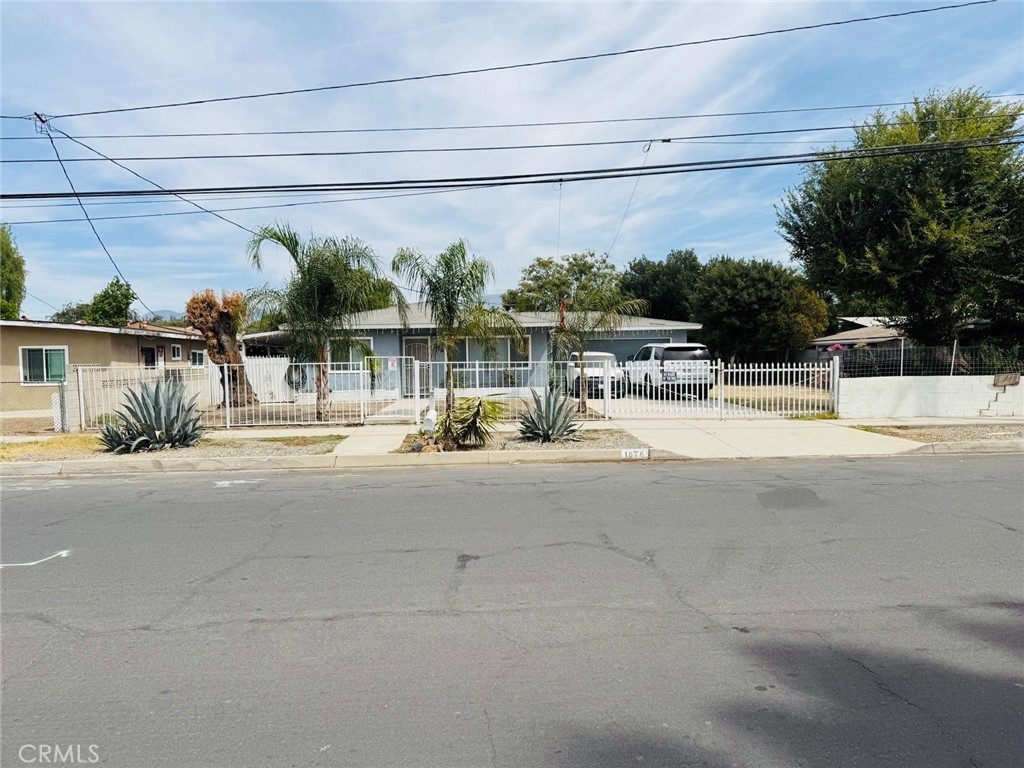1876 W 9th Street Property Photo 2
