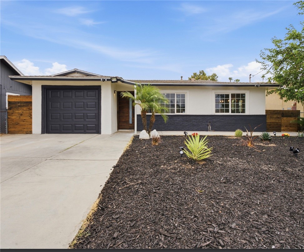 623 S Mistletoe Avenue Property Photo 1