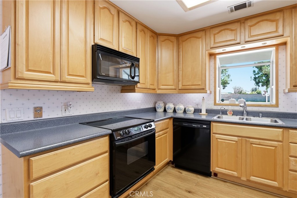 942 N Wanda Property Photo 3