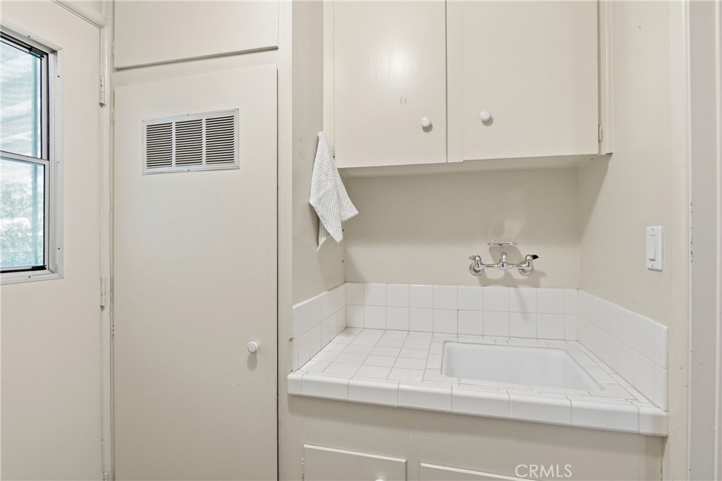942 N Wanda Property Photo 20
