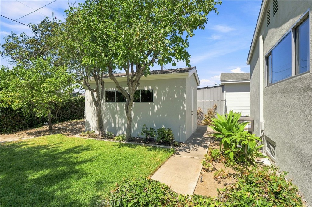 942 N Wanda Property Photo 29