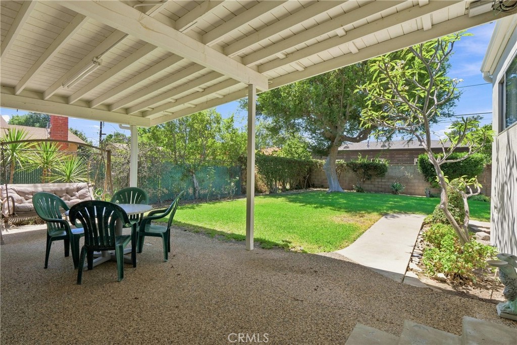 942 N Wanda Property Photo 32