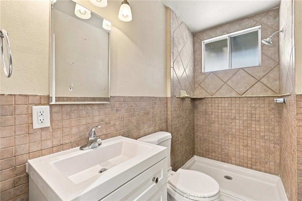 150 Colleen Property Photo 6