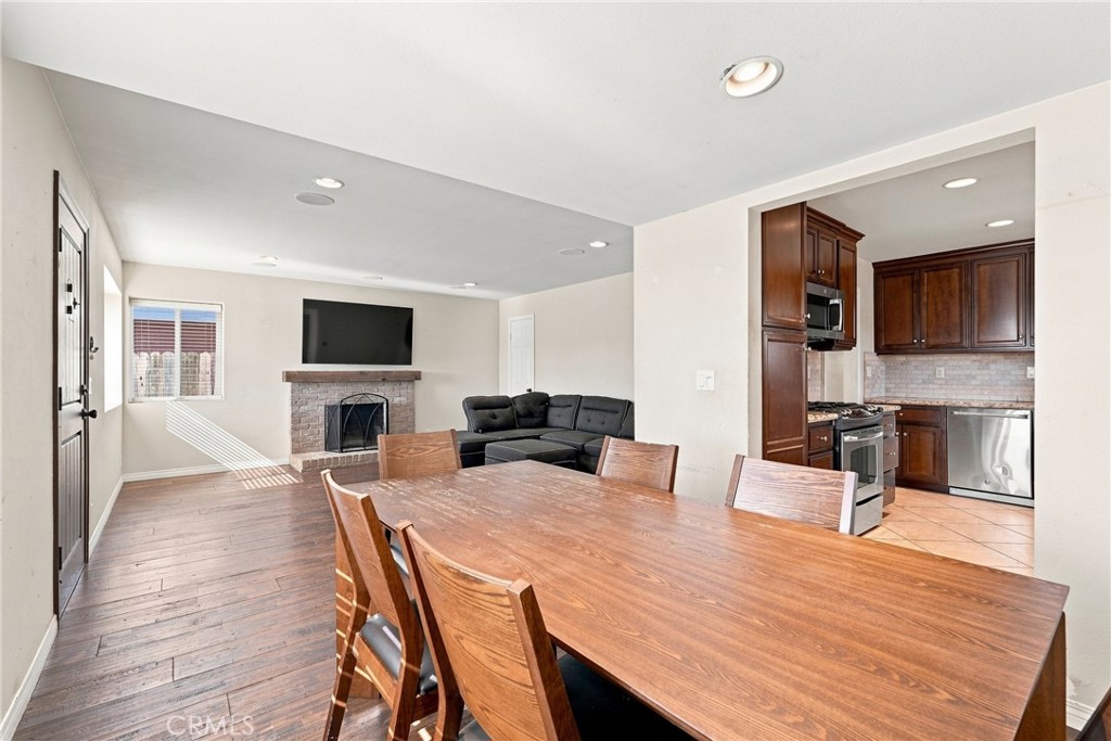150 Colleen Property Photo 13