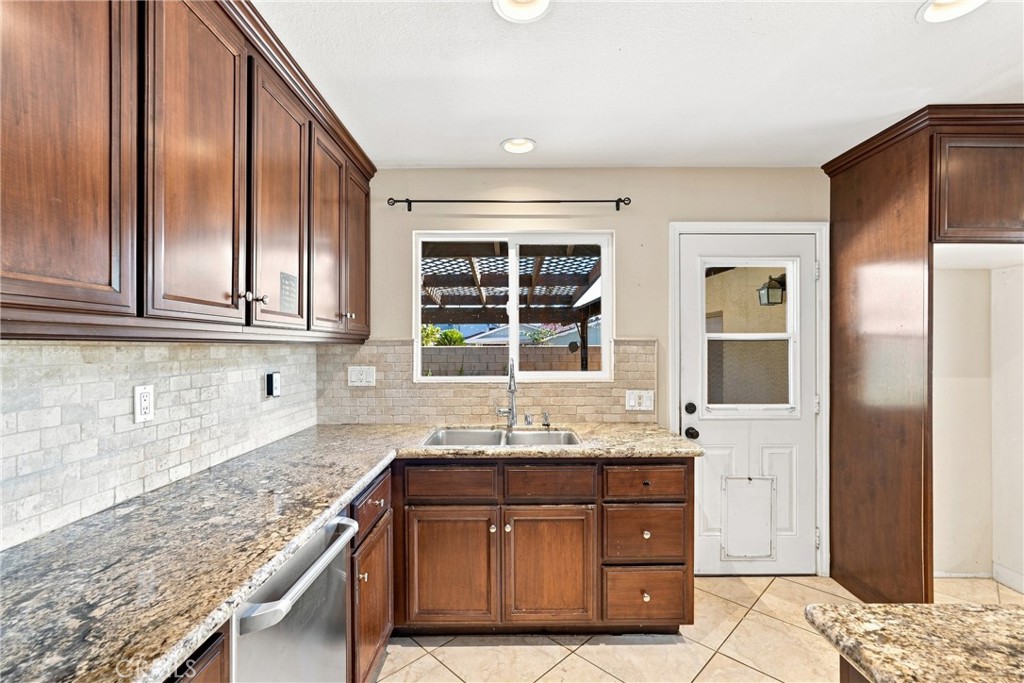 150 Colleen Property Photo 14