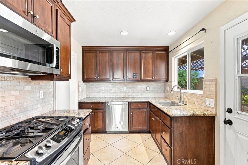 150 Colleen Property Photo 16