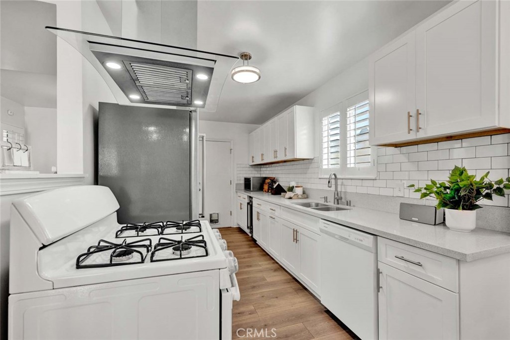 325 N Russell Avenue Property Photo 8