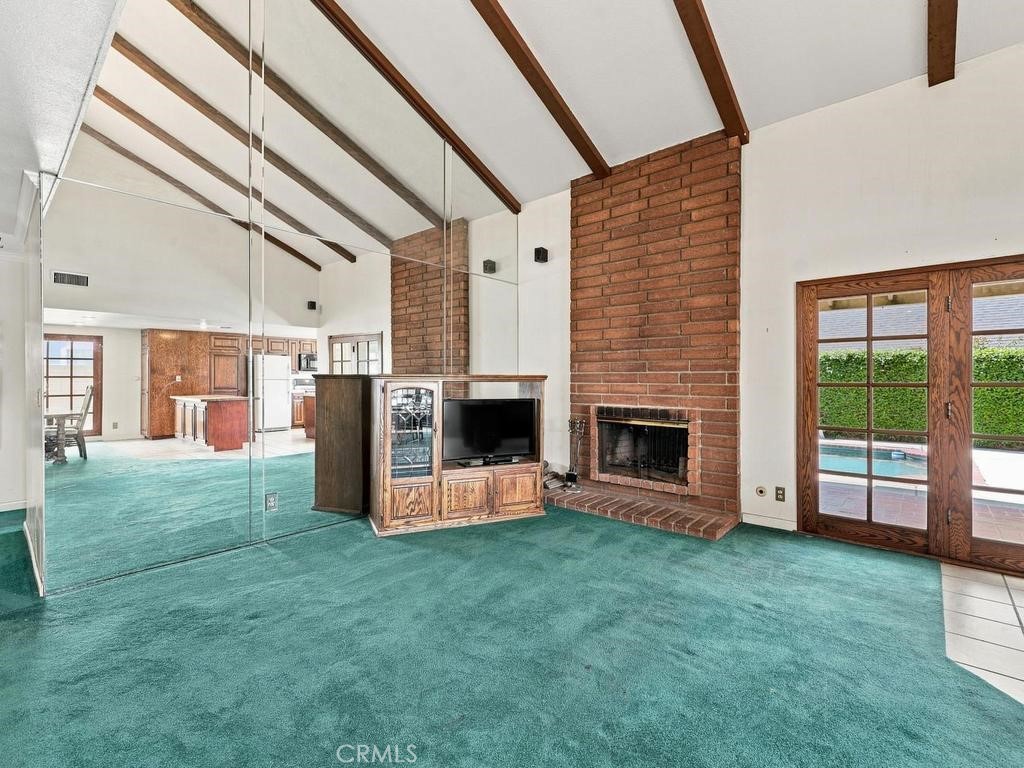 10443 Camden Drive Property Photo 6