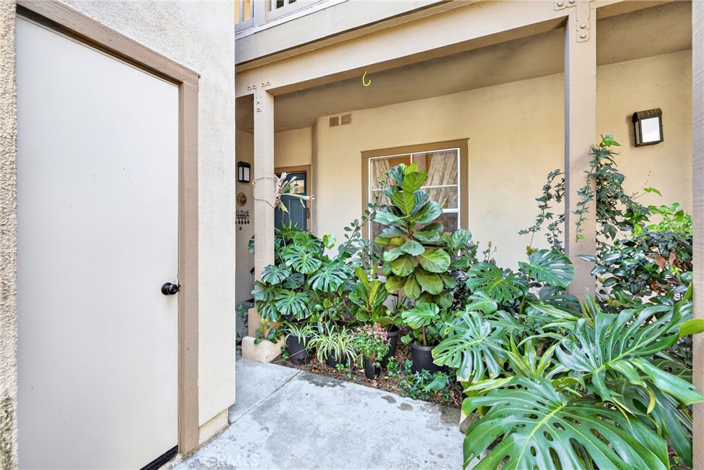 96 Abrigo Property Photo 2