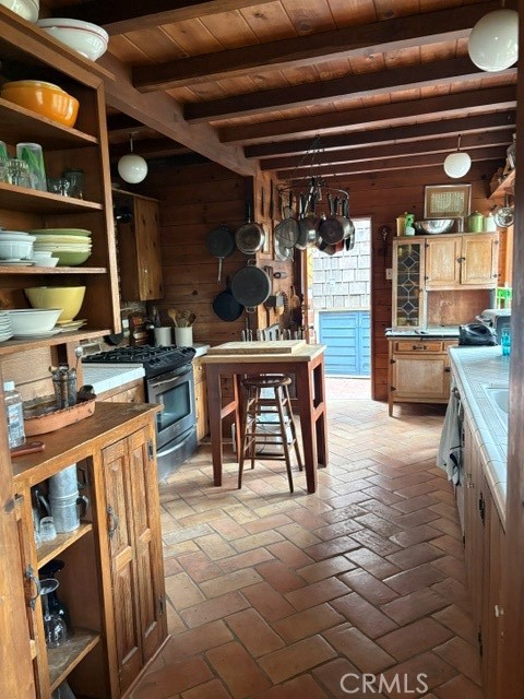 7 70th Property Photo 4