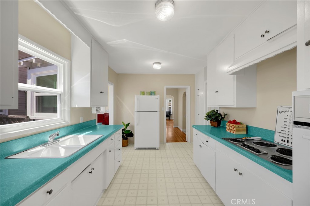232 Lois Street Property Photo 9