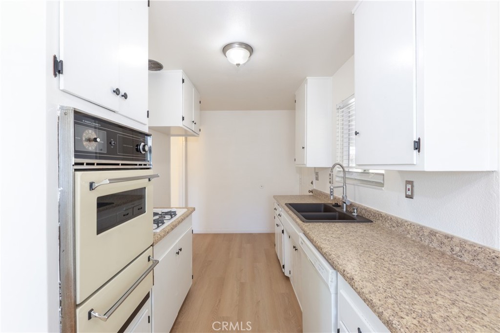 18429 La Guardia Property Photo 10