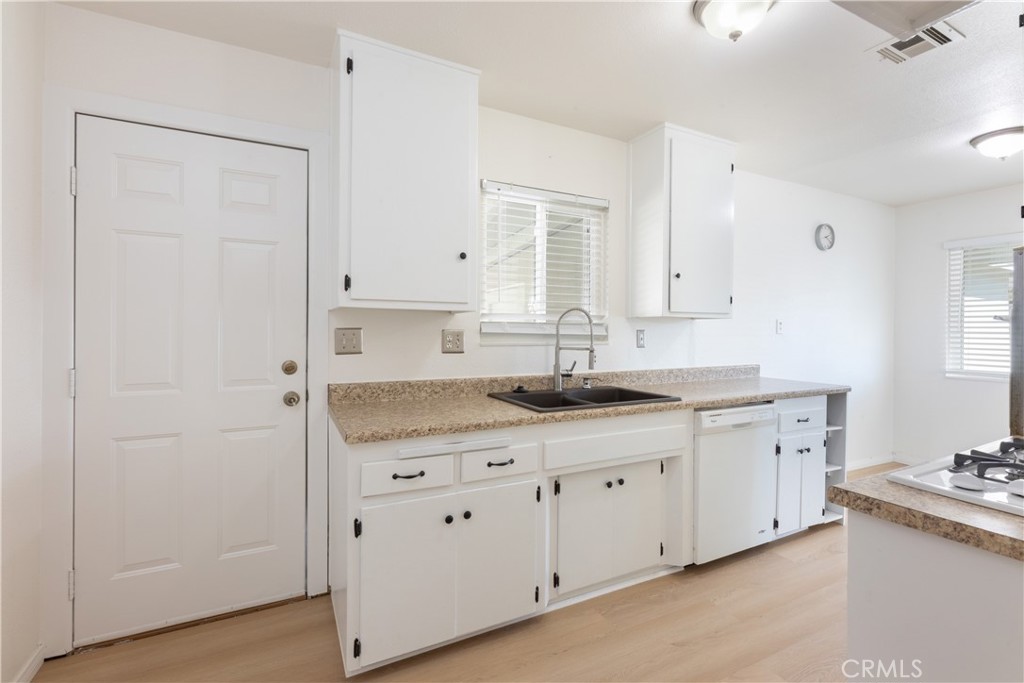 18429 La Guardia Property Photo 11
