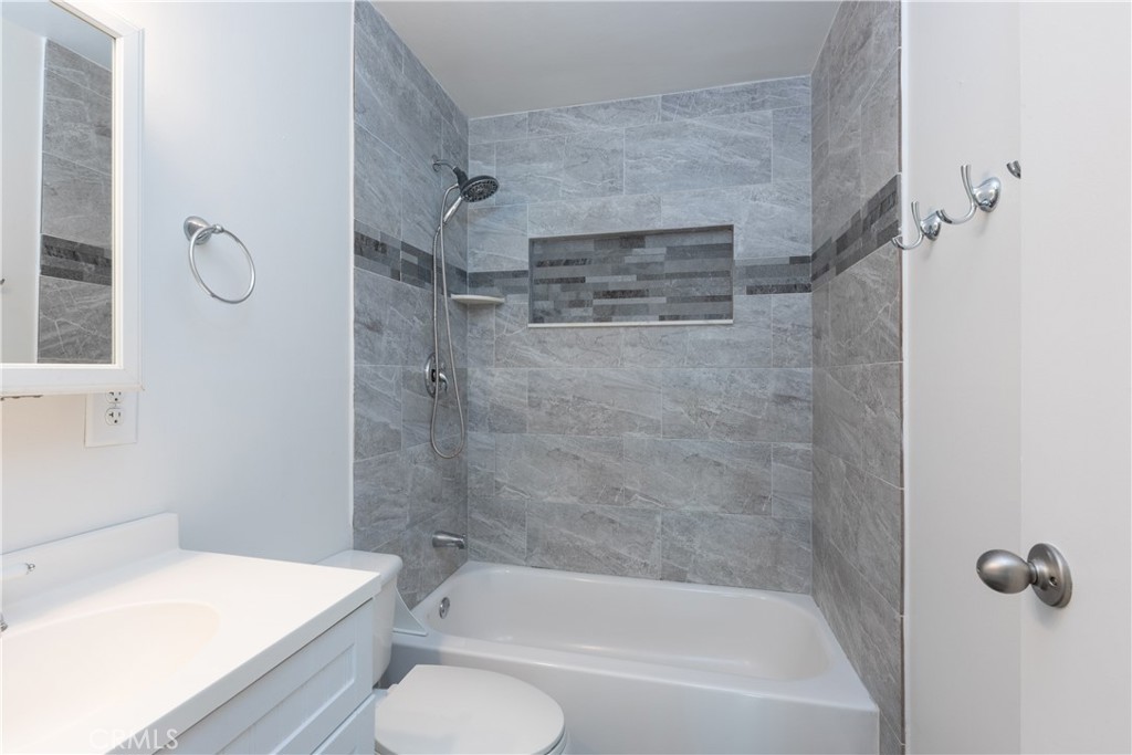 18429 La Guardia Property Photo 12