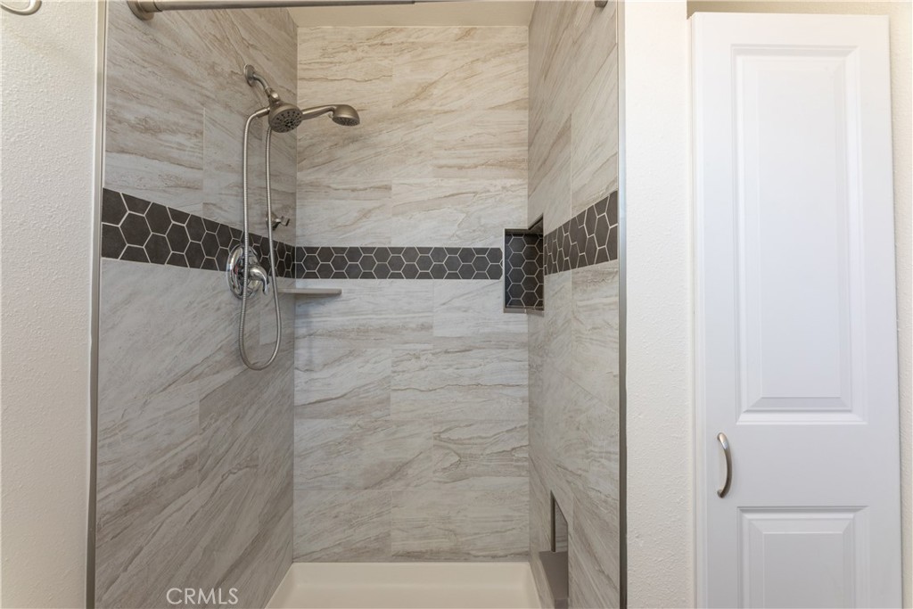 18429 La Guardia Property Photo 21