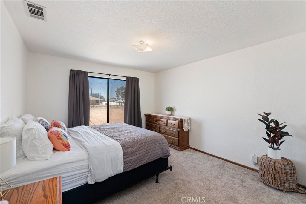 18435 Hinton Property Photo 15