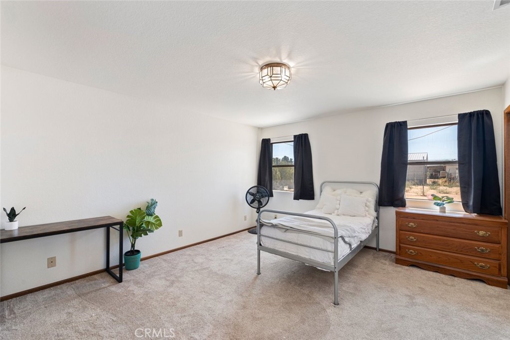 18435 Hinton Property Photo 17