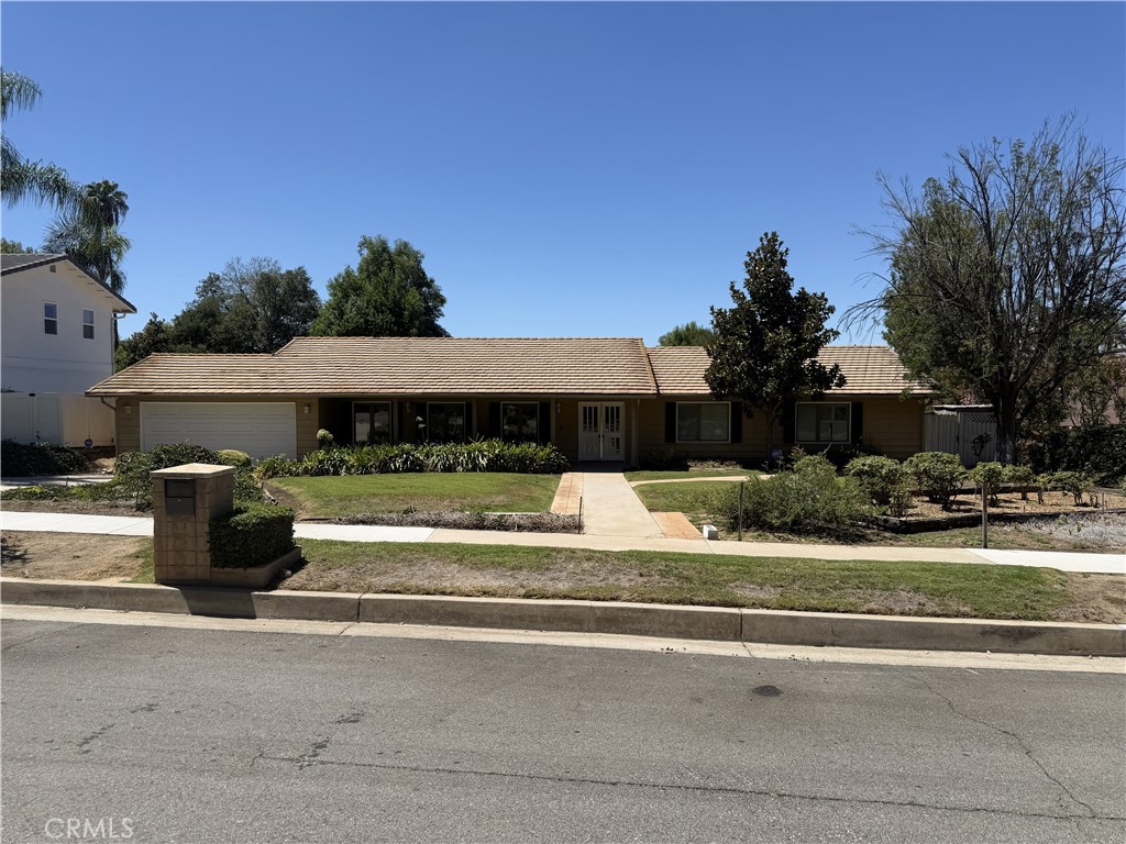 1524 Dwight Property Photo 1