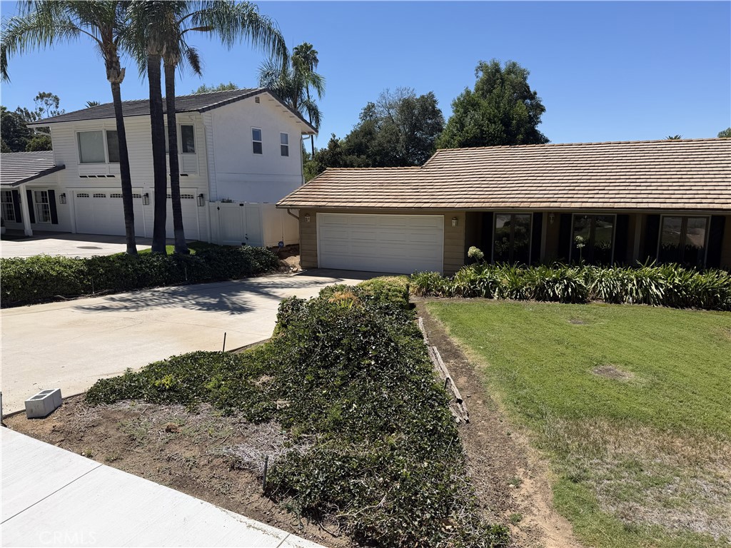 1524 Dwight Property Photo 3