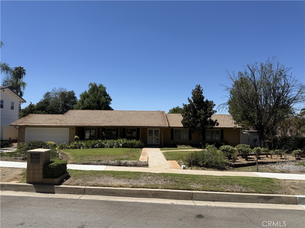 1524 Dwight Property Photo 4