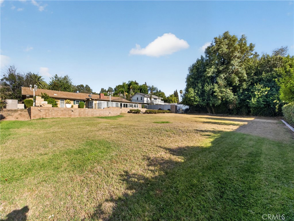 1524 Dwight Property Photo 8