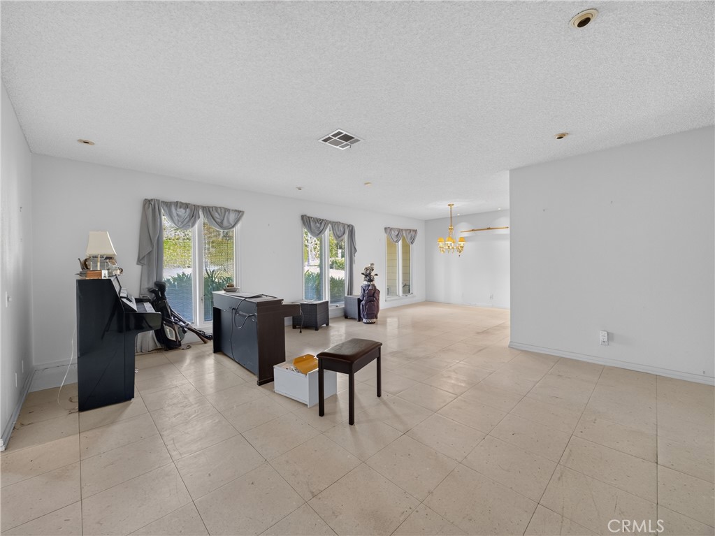 1524 Dwight Property Photo 9