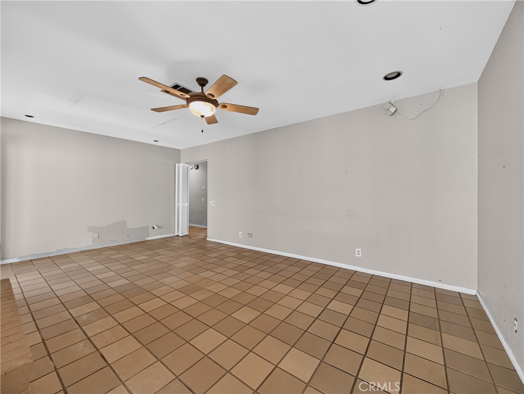 1524 Dwight Property Photo 11
