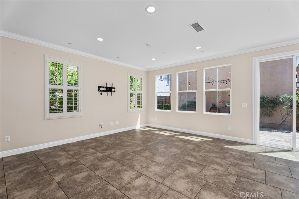 2992 E Coalinga Property Photo 8