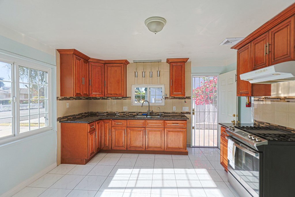 13122 Birchwood Street Property Photo 4