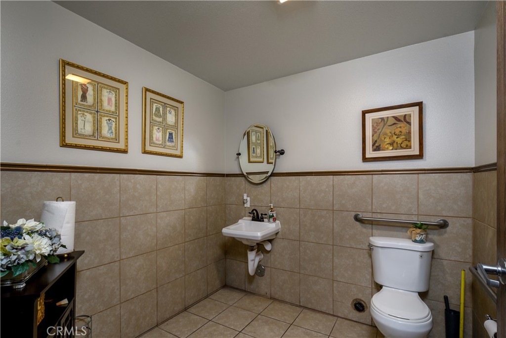 16346 Whittier Boulevard Property Photo 8