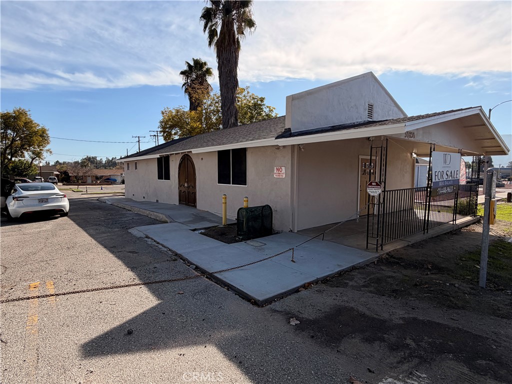 30830 Riverside Drive Property Photo 1