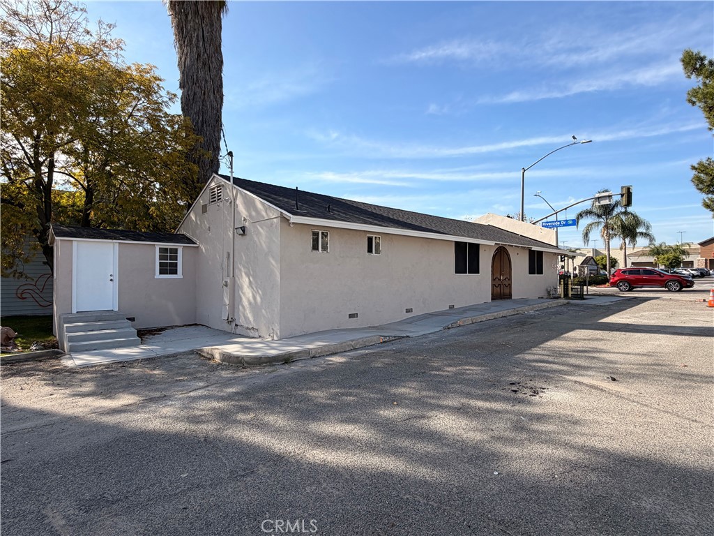 30830 Riverside Drive Property Photo 4