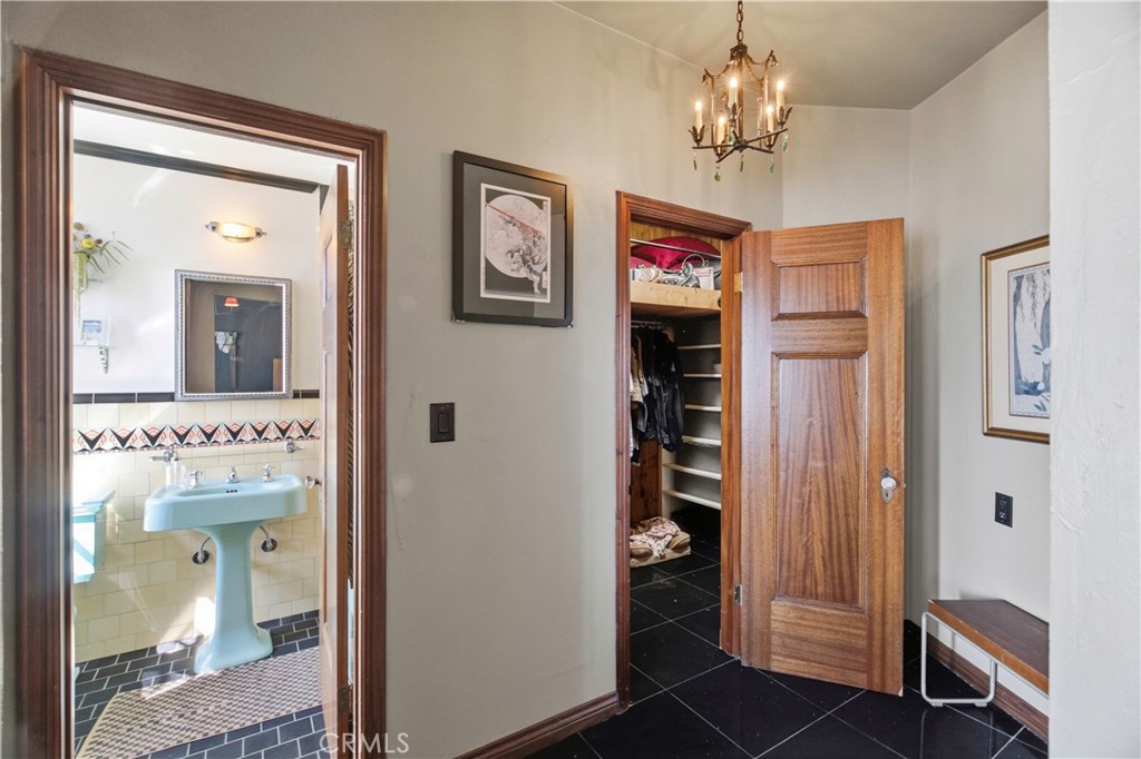 800 E Ocean 1006 Property Photo 20