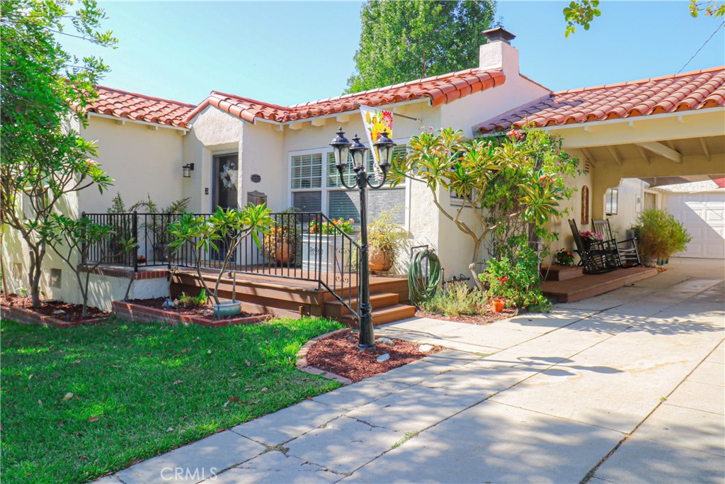 12421 Floral Property Photo 2