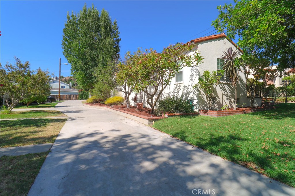 12421 Floral Property Photo 3