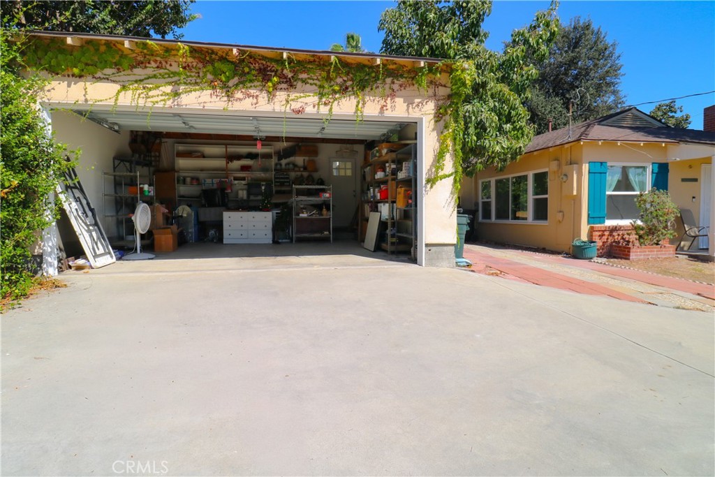 12421 Floral Property Photo 9