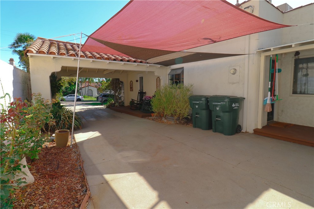 12421 Floral Property Photo 11