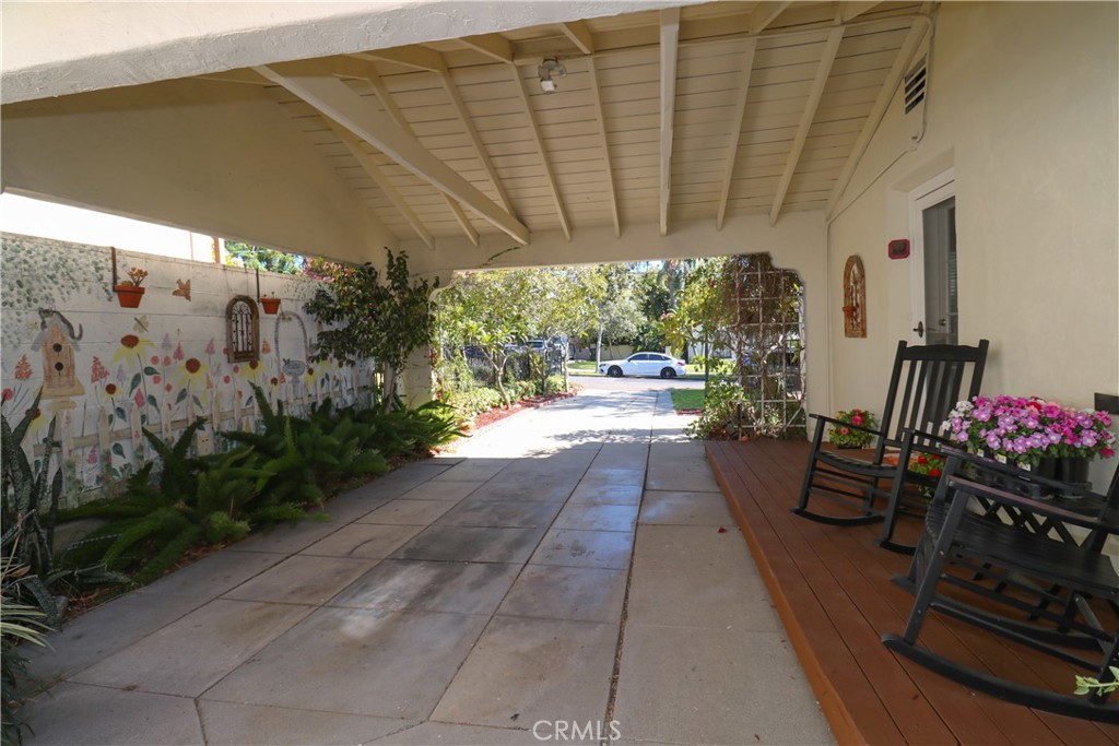 12421 Floral Property Photo 12