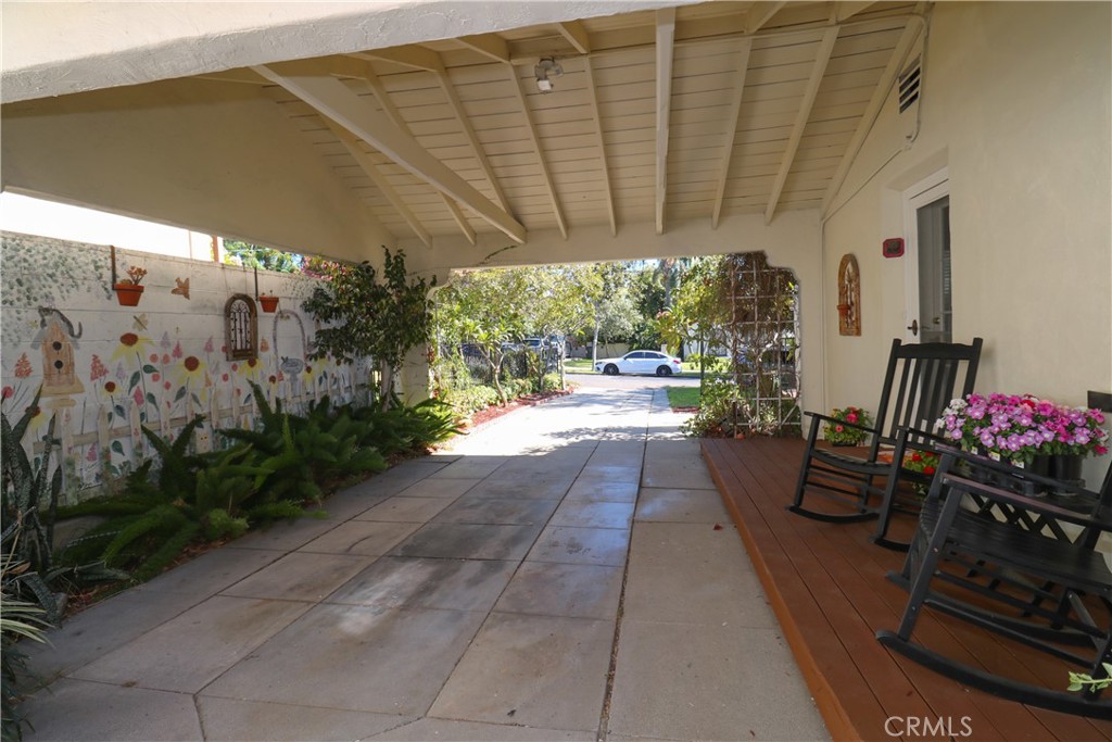 12421 Floral Property Photo 12